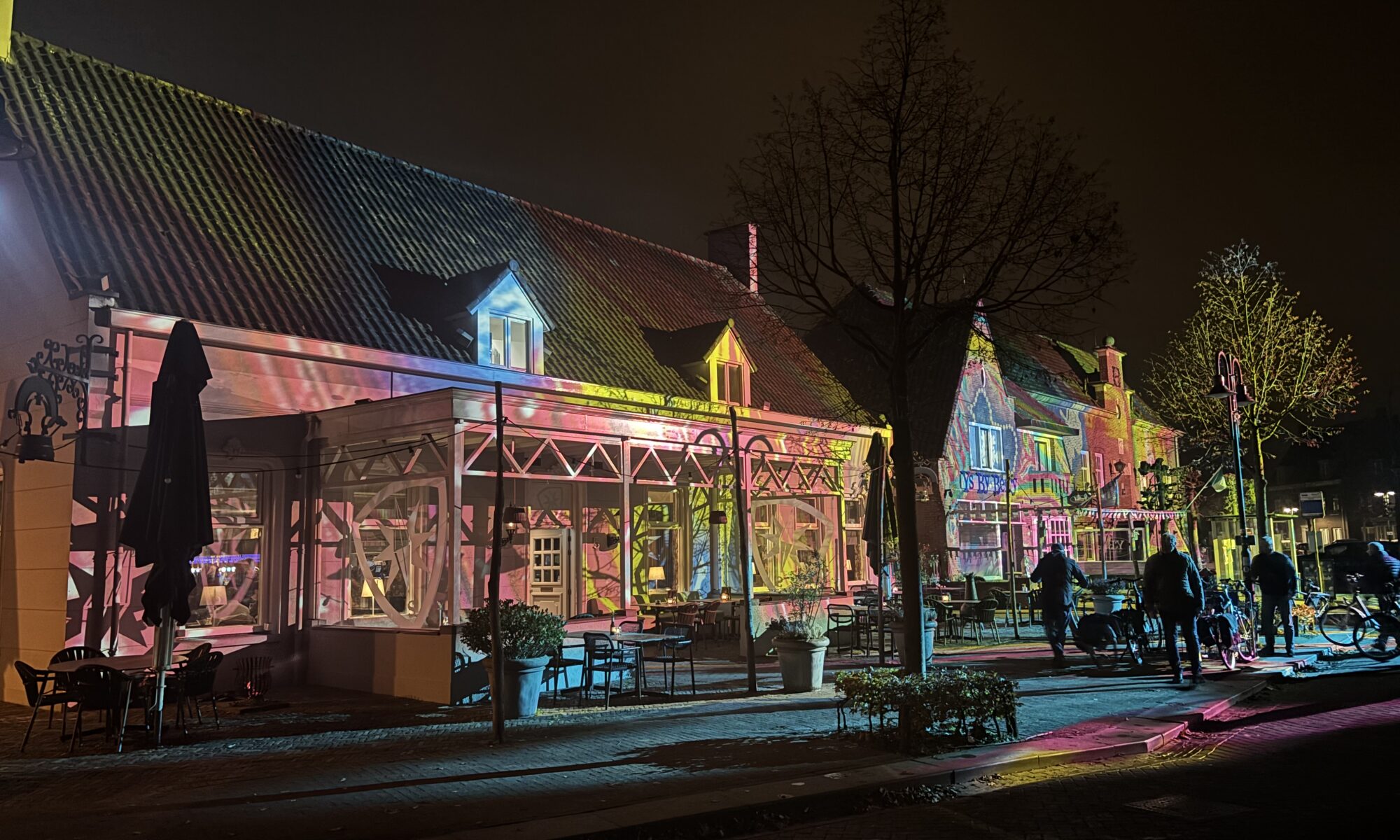 Dorpsraad Lieshout heeft het mede mogelijk gemaakt om de vrijwilligers die GLOW in Lieshout hebben mogelijk gemaakt te bedanken.