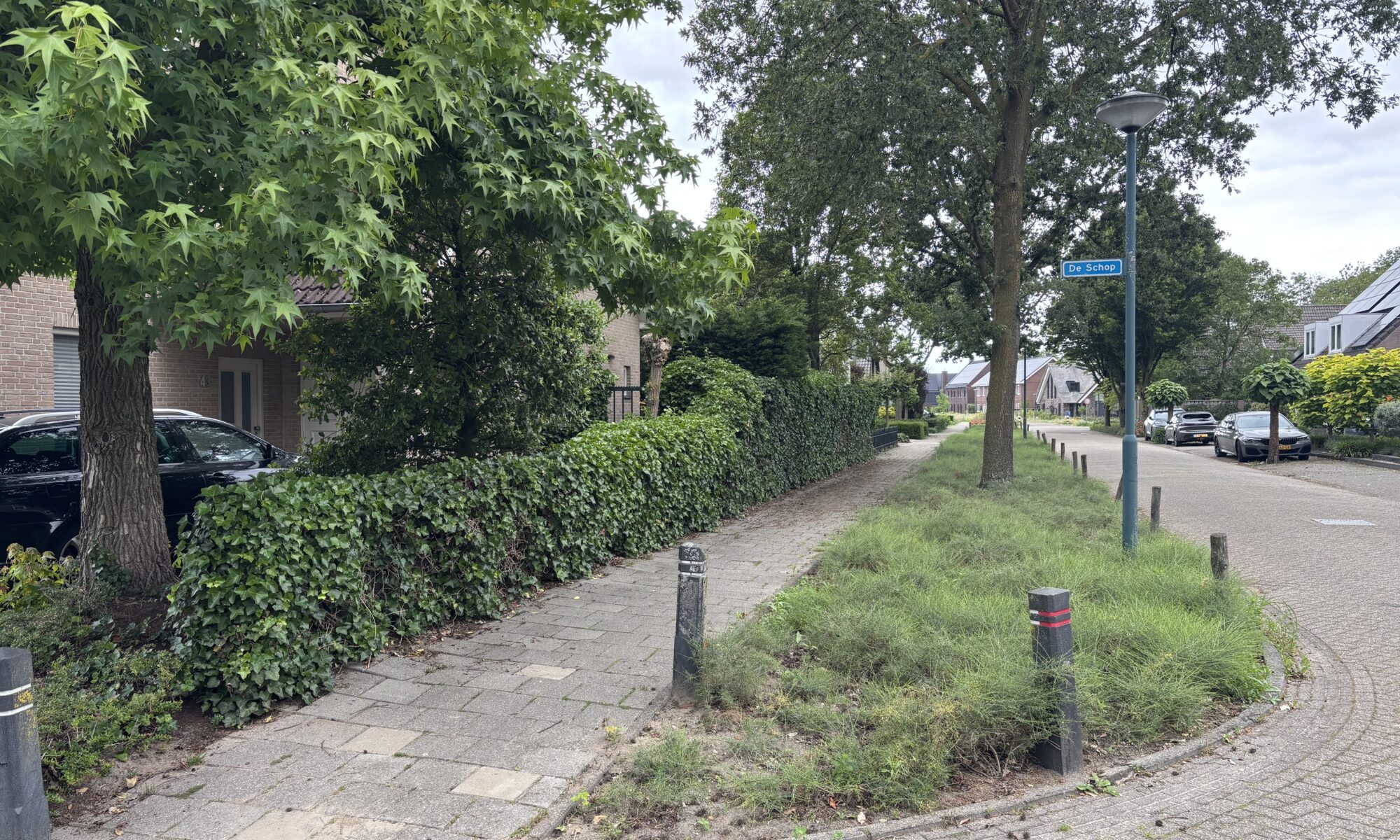 De “voetpad-versperring” aan de Ploeg is naar aanleiding van input van de Dorpsraad inmiddels verwijderd