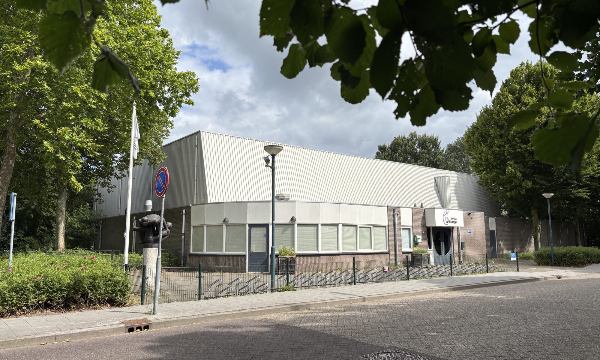 Op vrijdagavond zal er géén zaalvoetbal meer voor de jeugd georganiseerd worden in sporthal “de Klumper”.